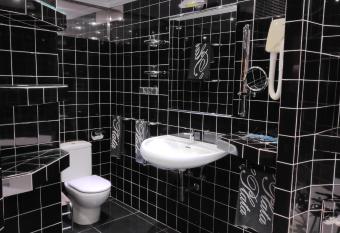 Hotel Plata by Bossh Hotels has rooms with a private hot tub