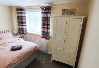 Stamford - Entire 1 bed cosy home. allows 18 year olds to book a room