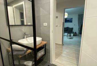 Apartma Mija-Dekani has Balcony rooms