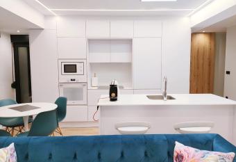 OVIEDO CENTRO SANTA CLARA PISO DE LUJO has Balcony rooms