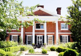 Le Bibl   has Balcony rooms