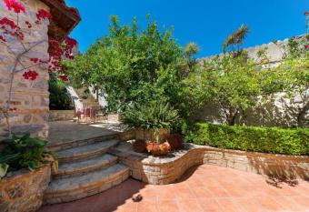 MARIGOULA HOUSE has Balcony rooms