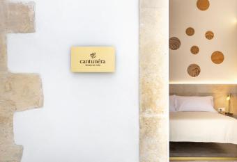 Cantun  ra Rooms Dependance allows 18 year olds to book a room