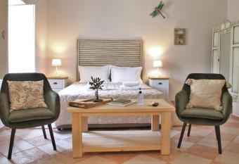 For4 Seasons Home 2 - by Avelink has Balcony rooms