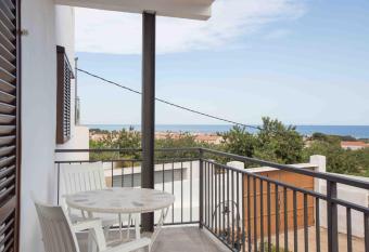 Creixell Sea Views has Balcony rooms