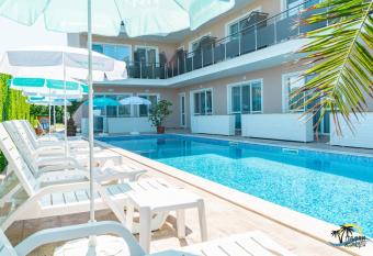 Gradina Holiday has Balcony rooms