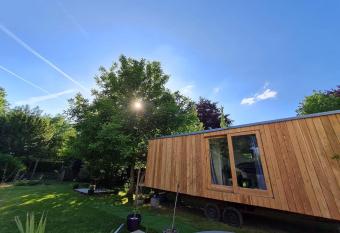 La Cabane Enchant  e - Votre Pause Arbor  e allows 18 year olds to book a room