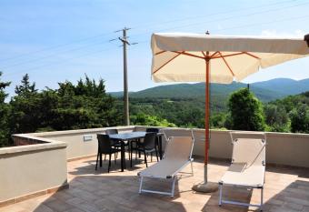 casa vacanze Bolgheri (Toscana) has Balcony rooms