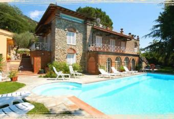 Maison Brinati Bed and Breakfast has Balcony rooms