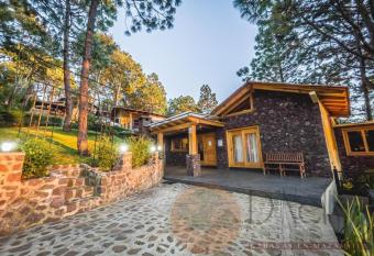 DNellys/Caba  a Roja has rooms with a private hot tub