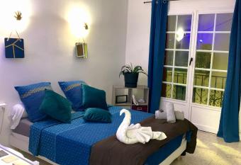 Chambre Cot   Terre & Cot   Mer has Balcony rooms