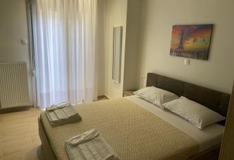 Great Alexander street, Larisa has Balcony rooms