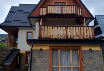 Apartament Chicken Run has Balcony rooms