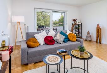 2OG Links - Wundersch  ne 70m2 2-Zimmer City Wohnung n  he Salzburg has Balcony rooms