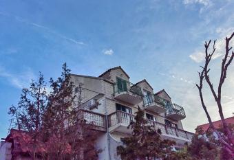 Apartments Vejo has Balcony rooms