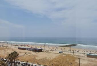 Casa da Praia da Costa has rooms with a private hot tub