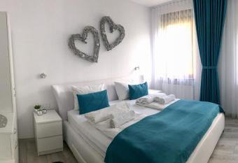 Gizell Apartment 1 allows 18 year olds to book a room