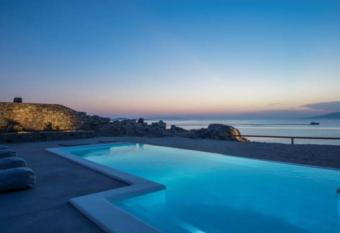 Villa Shark allows 18 year olds to book a room