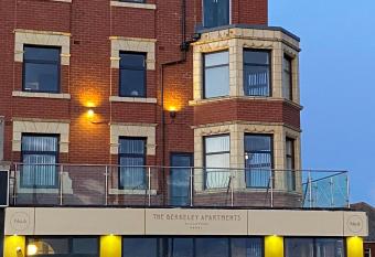 Granada Apartments Berkeley has Balcony rooms
