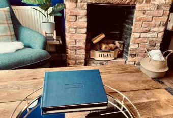 The Tenth House, Grade II Listed Georgian Town House, Wirksworth, Derbyshire, Peak District Cottage, Sleeps 4 has Balcony rooms