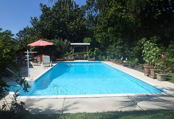 Poolside Paradise allows 18 year olds to book a room