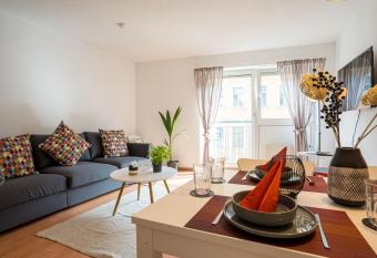 Gro  e Louise in der Neustadt f  r Familien & Kinder allows 18 year olds to book a room