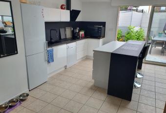 maison de madame De souter has Balcony rooms