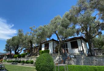 Hilja s Oliven Garden Bungalows has Balcony rooms