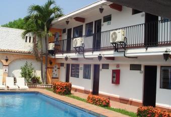 Hotel & Suites Coral has Smoking rooms