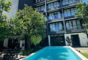 DUM Hotel - Si Phum allows 18 year olds to book a room