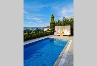 Villaozil has Balcony rooms