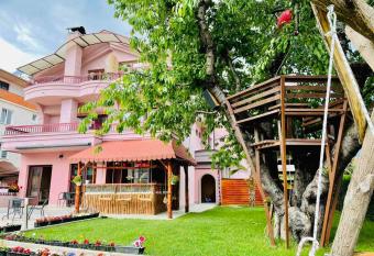 Villa Cherry has Balcony rooms