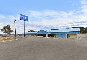 Budget Host has Smoking rooms