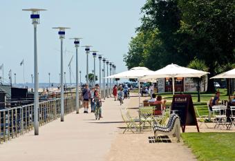 Beau Studio proche front de mer , place de parking, fibre has Balcony rooms
