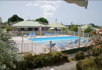 Village de Bragelogne allows 18 year olds to book a room