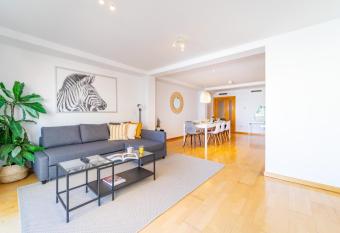 MyFlats Luxury Navas allows 18 year olds to book a room