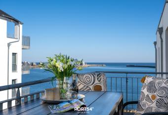 Penthouse Sonnendeck 22 allows 18 year olds to book a room