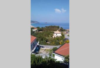 Mansarda a Noli allows 18 year olds to book a room