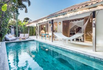 Villa 007 has Balcony rooms