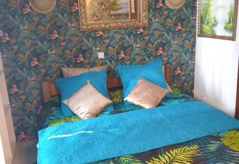 COULEURS DES ILES 2 allows 18 year olds to book a room