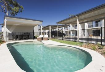 Oaks Middlemount Suites allows 18 year olds to book a room