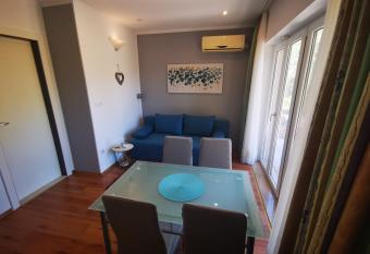 Airport Garden Apartments has Balcony rooms