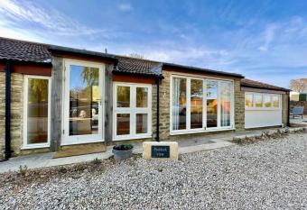 Paddock View, Castle Combe has Balcony rooms