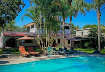 Finca El Quijote con alberca y 6 cuartos has Balcony rooms