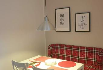 Anni-Frid allows 18 year olds to book a room