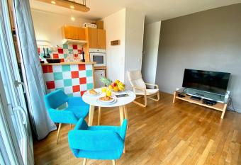 Haum  a YourHostHelper has Balcony rooms