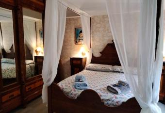 Sguardo sul lago allows 18 year olds to book a room