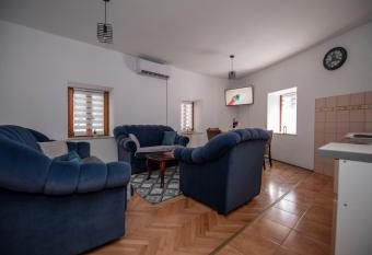 Apartman Nina stari grad Trebinje has Balcony rooms