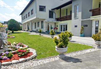 Apartment mit sonnigem Balkon in Ruhelage has Balcony rooms