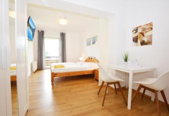 Sonniges Apartment mit Balkon in Ruhelage has Balcony rooms